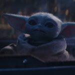 Descubre la encantadora travesía de Baby Yoda en su impresionante nave – ¡Una experiencia inolvidable!