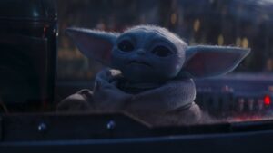 Descubre la encantadora travesía de Baby Yoda en su impresionante nave – ¡Una experiencia inolvidable!
