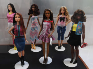 Descubre el maquillaje Barbie para realzar tu Belleza – ¡Entra ahora!