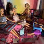 Diviértete con el juego de maquillaje de Barbie: ¡Crea estilos asombrosos!
