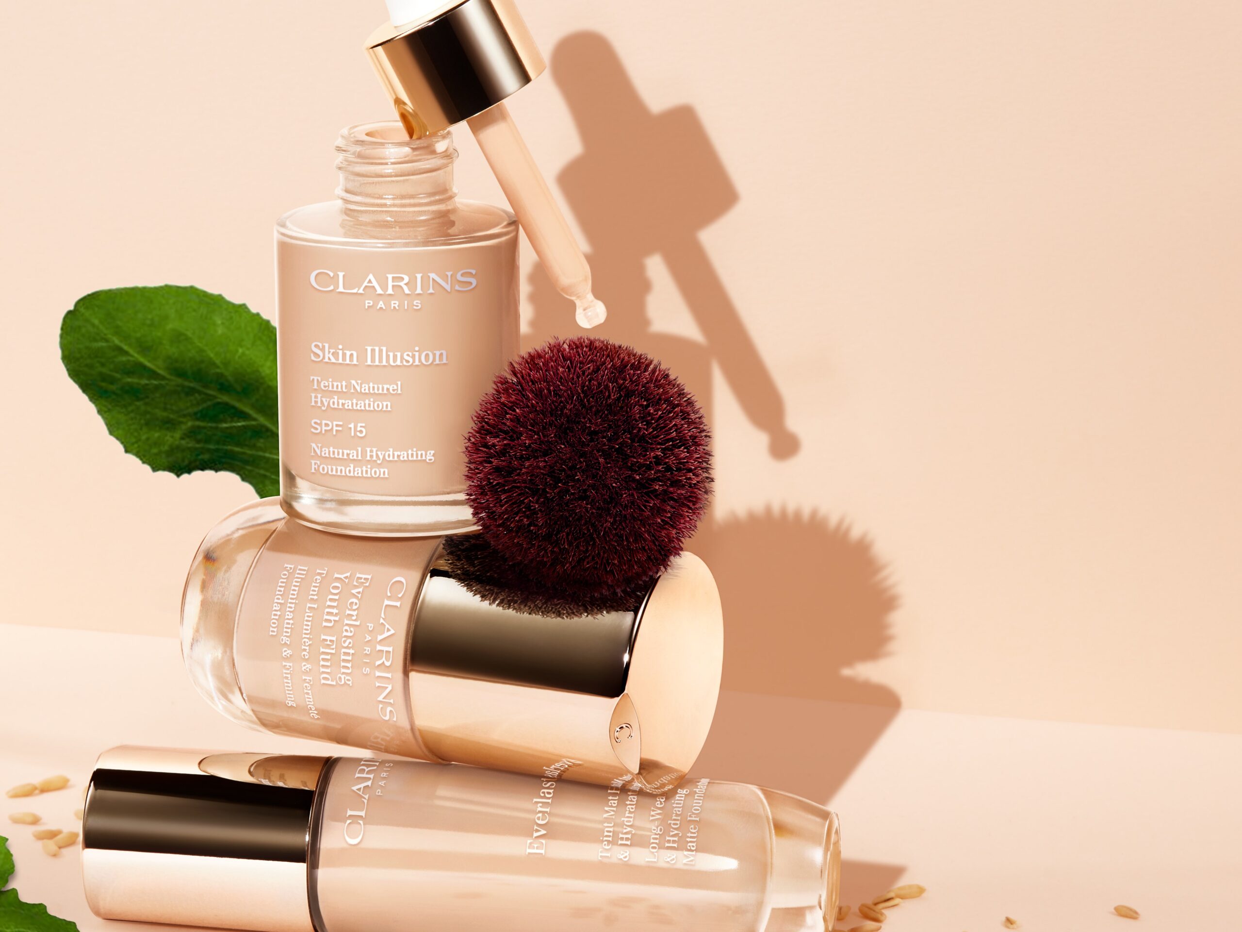 Logra una Belleza impecable con la base de maquillaje Clarins. Atrévete a lucir un rostro radiante y natural.
