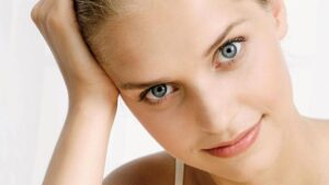 Descubre la base de maquillaje perfecta en Clinique y luce una Belleza impecable