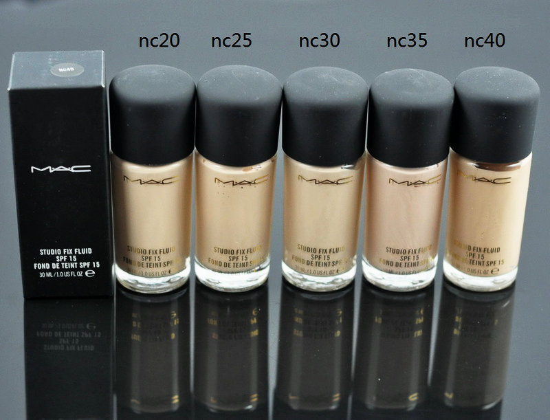 Crea un look impecable con la base de maquillaje MAC Hyper Real SPF 15.