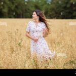 Encuentra el maquillaje perfecto para resaltar tu Belleza morena con un vestido blanco