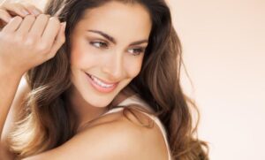 Descubre los mejores tips de maquillaje para niñas morenitas y resalta su Belleza natural. Aprende a realzar sus rasgos de manera divertida y segura. ¡Haz clic aquí y descubre cómo!
