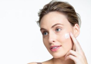 Consigue una Belleza radiante y juvenil con nuestra base de maquillaje para Belleza madura
