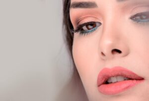 Descubre el encanto del maquillaje natural social – Atrévete a resaltar tu Belleza de forma sutil y elegante – Ideal para ocasiones especiales y eventos sociales