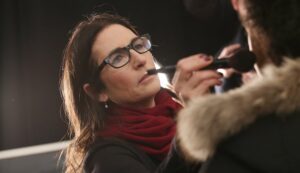 Descubre los secretos del maquillaje de Bobbi Brown y luce radiante