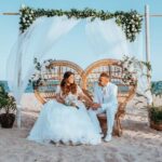 ¡Descubre el maquillaje perfecto para tu boda en la playa! Disfruta de un look natural y radiante con nuestros consejos y productos recomendados. Perfecto para novias en busca de frescura y luminosidad. ¡Haz clic aquí!
