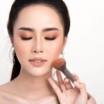 Descubre el brillo radiante del maquillaje coreano dorado – Obtén un look luminoso y sofisticado con nuestros productos. Dirigido a los amantes del maquillaje y la Belleza.