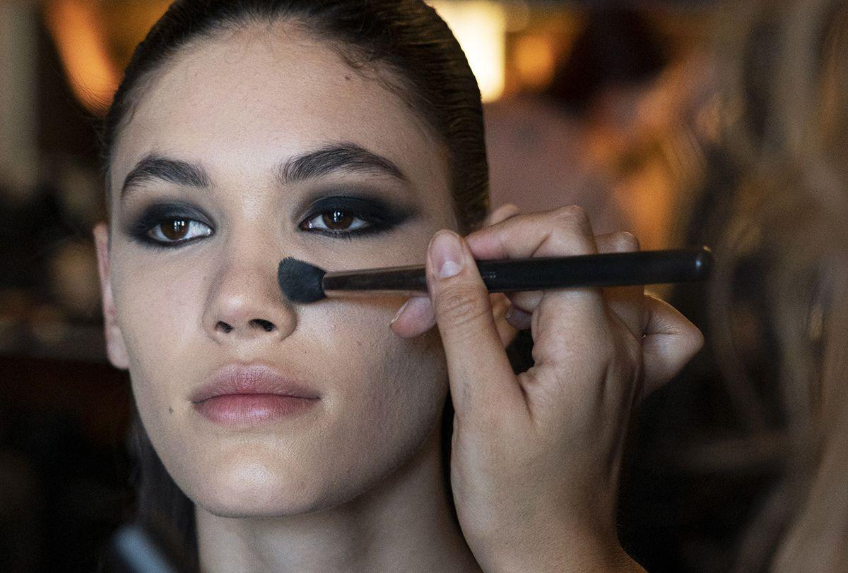 Obtén un maquillaje perfecto con nuestra brocha de maquillaje fluido.