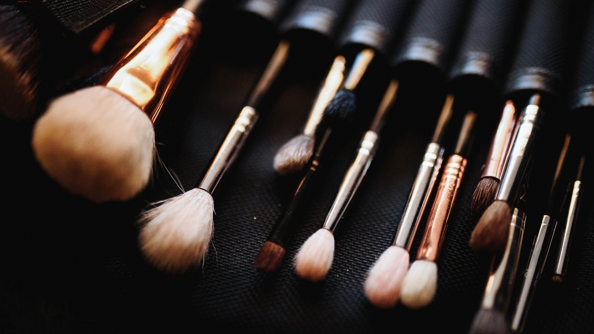 Descubre cómo lavar tu brocha de maquillaje de forma fácil y efectiva