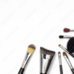Encuentra las mejores brochas para aplicar base de maquillaje y logra un acabado perfecto.