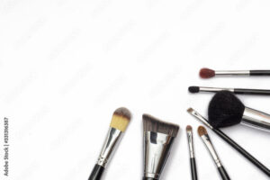 Consigue una base perfecta con las mejores brochas de maquillaje. ¡Logra un acabado impecable con nuestros pinceles especializados! Atrévete a lucir una piel radiante con nuestras brochas para base de maquillaje.