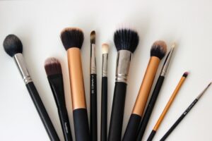 ¡Descubre los mejores tips para la limpieza de tus brochas de maquillaje!