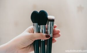Aprende a limpiar tus brochas de maquillaje de manera efectiva