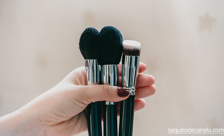 Aprende a limpiar tus brochas de maquillaje de manera efectiva