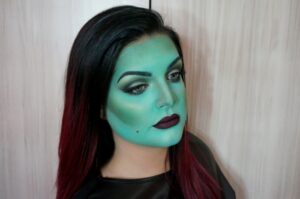 Maquillaje de bruja fácil: Transforma tu look con estos pasos.
