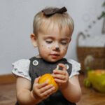 Descubre cómo hacer un adorable maquillaje de calabaza para bebé