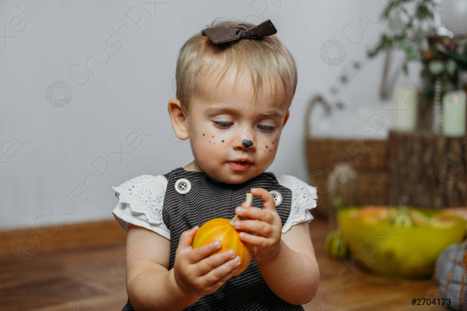 Descubre cómo hacer un adorable maquillaje de calabaza para bebé