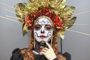 Consigue un look inspirado en la Catrina Mexicana con estos consejos de maquillaje.