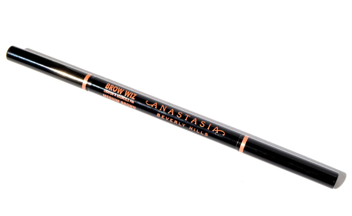Consigue unas cejas perfectas con el maquillaje Anastasia.