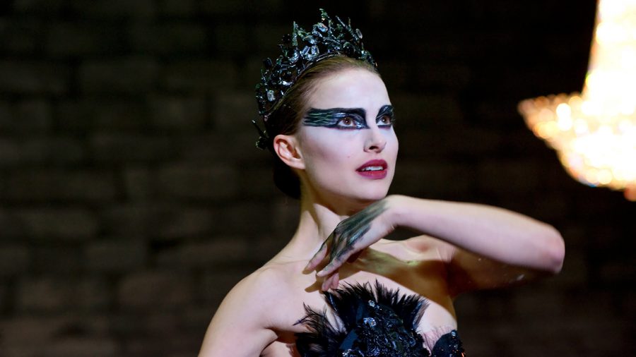 Descubre el fascinante maquillaje de cisne negro para deslumbrar.