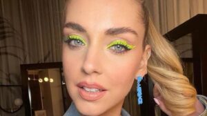 Descubre los secretos del maquillaje de la India: técnicas y colores vibrantes.