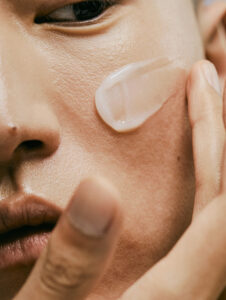 Consigue una piel impecable con skincare para hombre