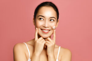 Consigue una piel radiante con slugging skincare
