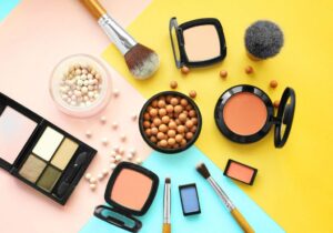 Descubre el maquillaje Bobbi Brown: calidad y estilo en cada aplicación.