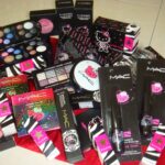 Descubre los precios de los cosméticos Mac Hello Kitty y luce radiante