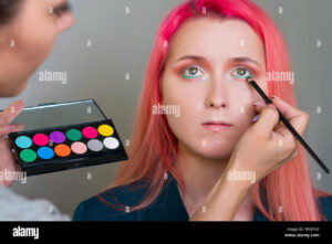 Descubre cómo crear increíbles looks de maquillaje fantasía.