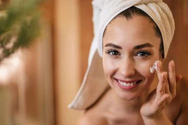 Cremas Facial   Humectantes  : Guía Completa para una Piel Radiante