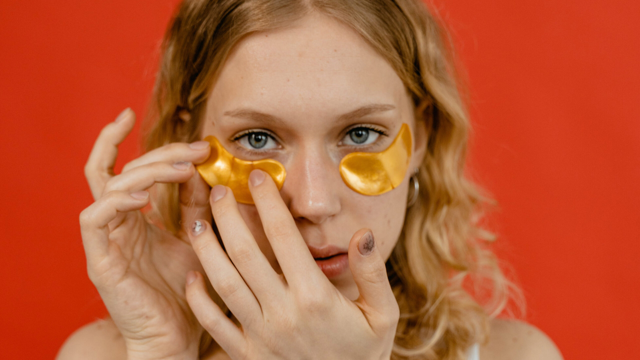 Cuidado facial con parches para ojos: ¡luce una piel radiante!