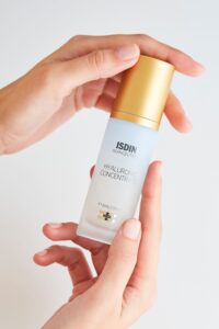 Descubre el secreto de una piel radiante con skincare en español