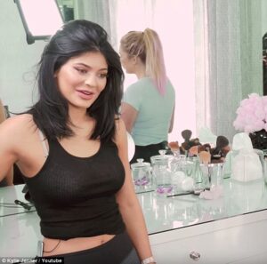 Descubre la rutina de belleza de Kylie Jenner: skincare de lujo