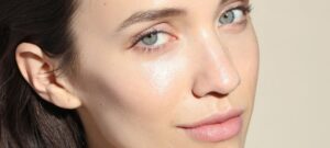 Descubre las mejores marcas de maquillaje para cuidar tu piel