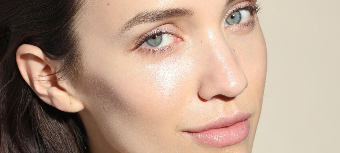 Descubre las mejores marcas de maquillaje para cuidar tu piel