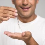 Descubre los mejores influencers de cuidado facial masculino