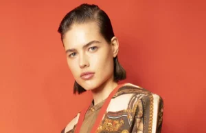 Deslumbra con nuestra línea de productos de cuidado de piel glow