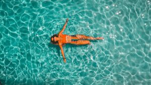 Deslumbra en la playa con nuestra línea de Costa Skincare
