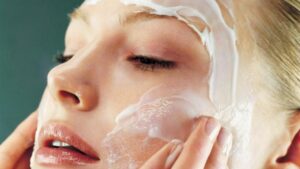 Despierta con una piel radiante: rutina de skincare noche