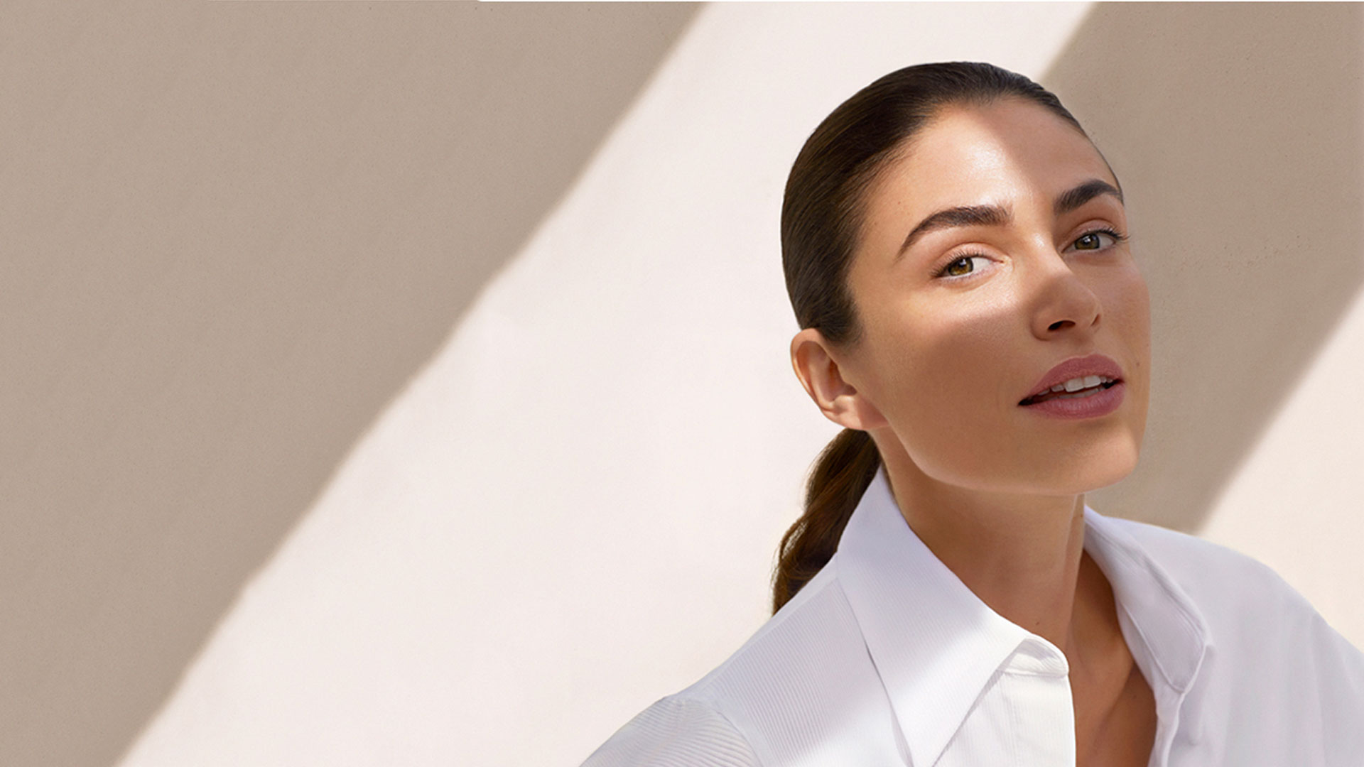 Despierta tu mirada con nuestro skincare para contorno de ojos