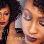 Descubre los icónicos looks de maquillaje de Whitney Houston con MAC Makeup