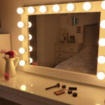 Consigue un maquillaje impecable con nuestro espejo con luces de maquillaje.