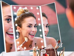Logra un maquillaje perfecto con nuestro espejo de maquillaje con luz – ¡Descubre la iluminación ideal para verte espectacular!