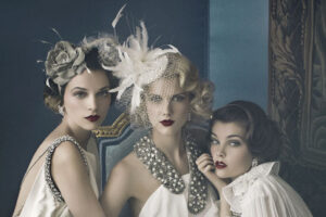 Descubre los fascinantes peinados y maquillaje de los años 20