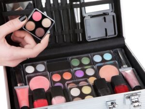 Descubre el estuche de maquillaje completo perfecto para lucir radiante