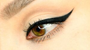 Consigue un look felino con el mejor eyeliner de maquillaje.